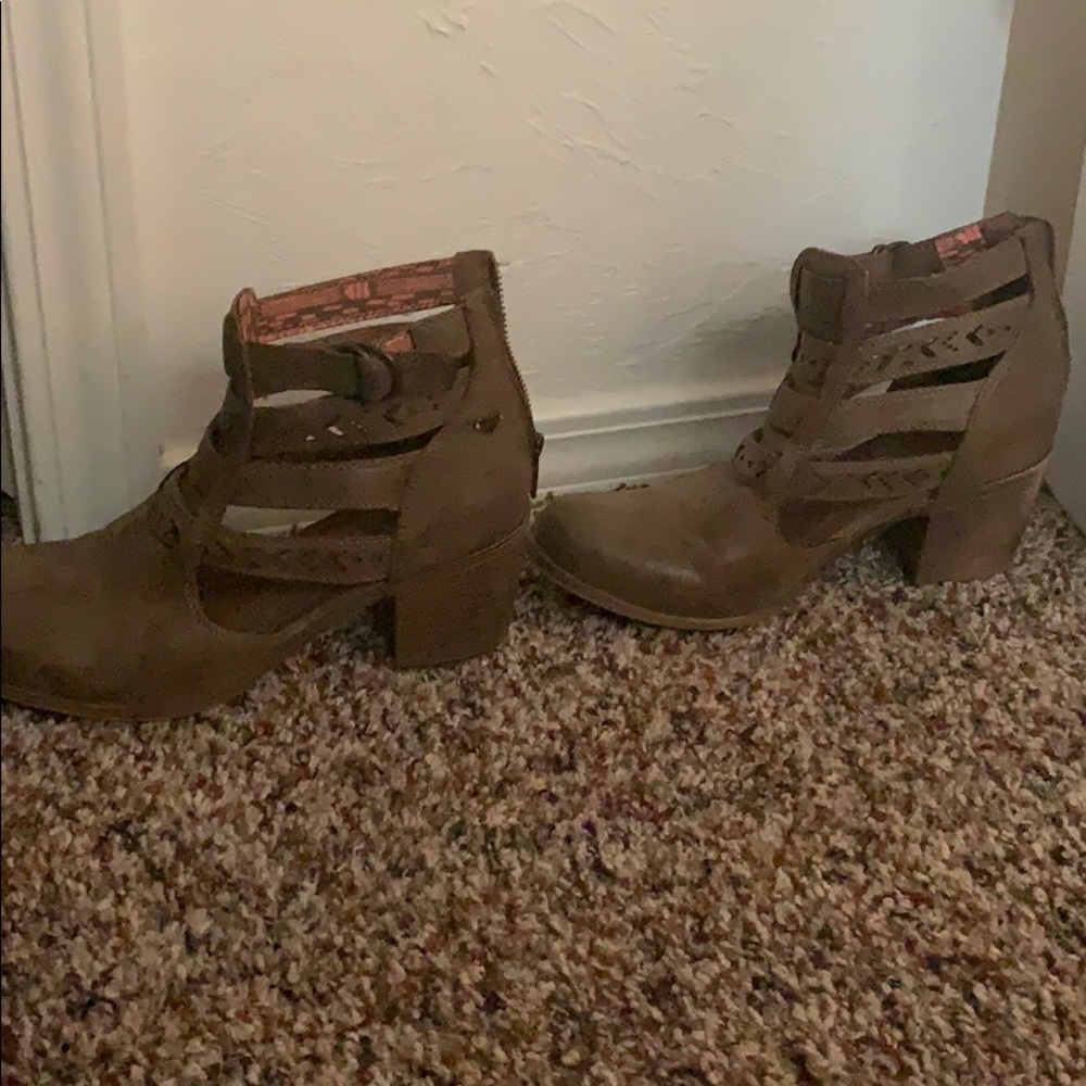 Ankle booties